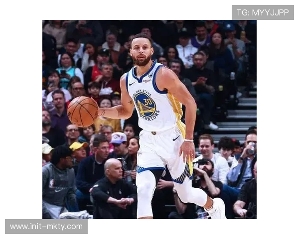 勇士库里第三节6中6砍15分,率队末节发力锁定两连胜